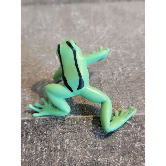 Green black stripe rainforest frog Zoo toy figure - Picture 3 of 4